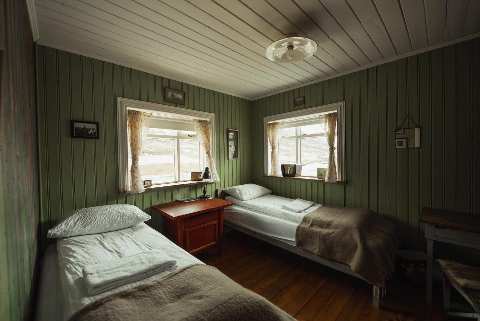 Отель Wilderness Center / Obyggthasetur Islands Экстерьер фото